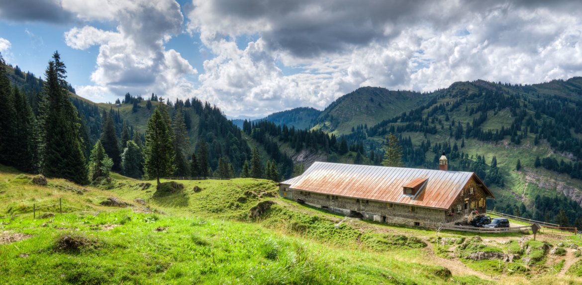 Malerische Berghütte im Allgäu | © GRÖMO