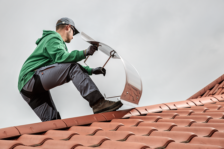 Craftsmen mounts chimney hood